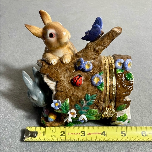 Vintage Porcelain Bunny Rabbit Figurine with Secret Storage Hideaway - Picture 6 of 8